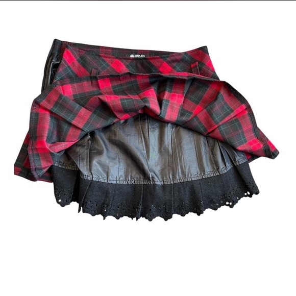 Dasap red/black plaid pleated mini skirt with lace trim - Picture 5 of 7